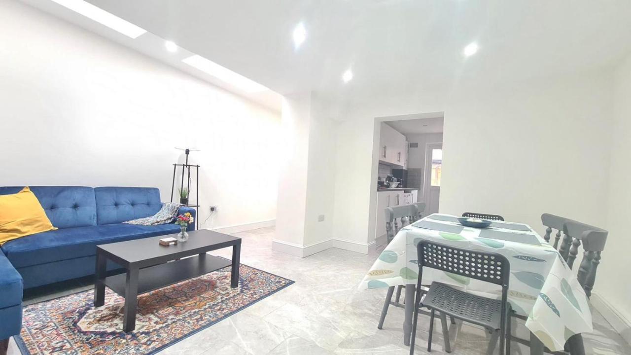Cosy Single Room In Manor Park 런던 외부 사진